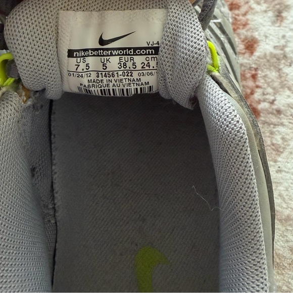 Nike Shox Gray Sneakers with Neon Accents - Picture 5 of 7